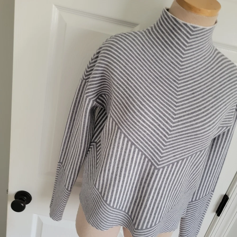 2/$20 Cynthia Rowley Striped Mick Neck Sweater S - Picture 4 of 13